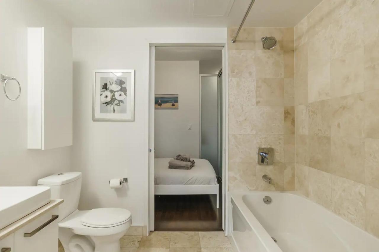 Luxury 2-Bedroom Condo Parking, View Of Cn Tower Toronto Esterno foto