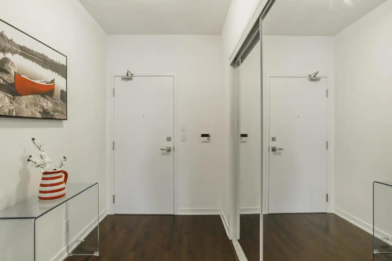 Luxury 2-Bedroom Condo Parking, View Of Cn Tower Toronto Esterno foto